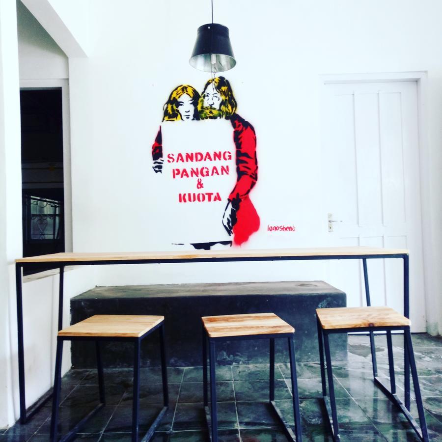 Pondok Sare Hostel Jogjakarta Buitenkant foto