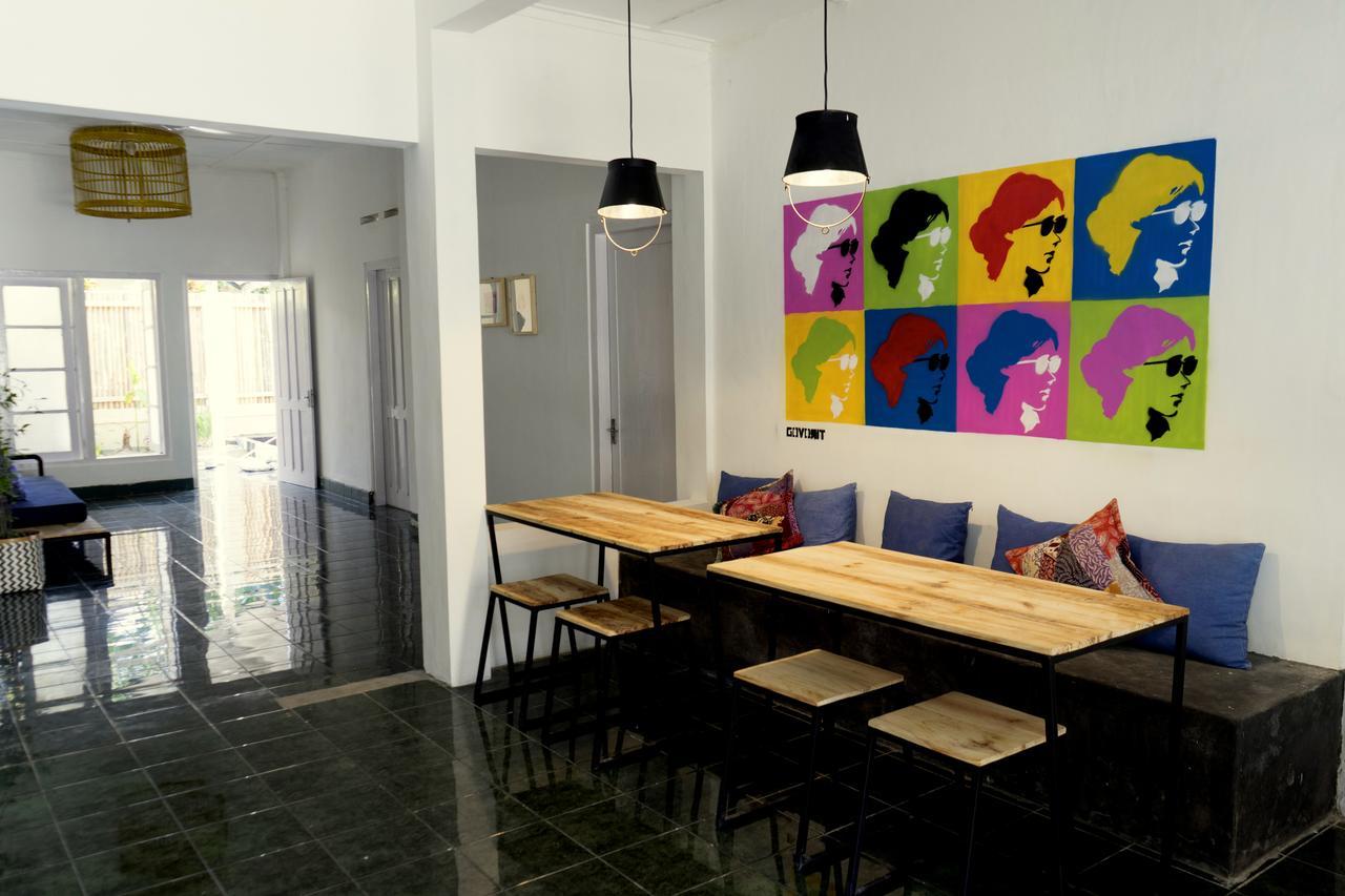 Pondok Sare Hostel Jogjakarta Buitenkant foto