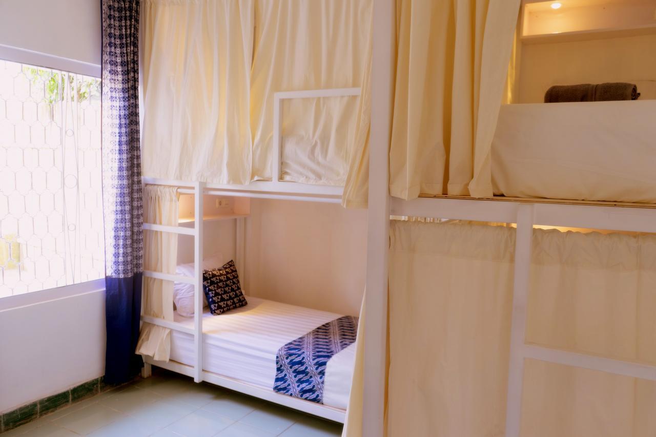 Pondok Sare Hostel Jogjakarta Buitenkant foto