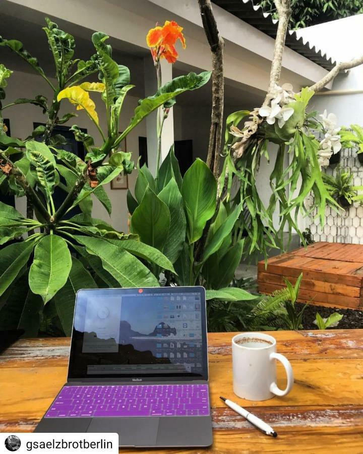 Pondok Sare Hostel Jogjakarta Buitenkant foto