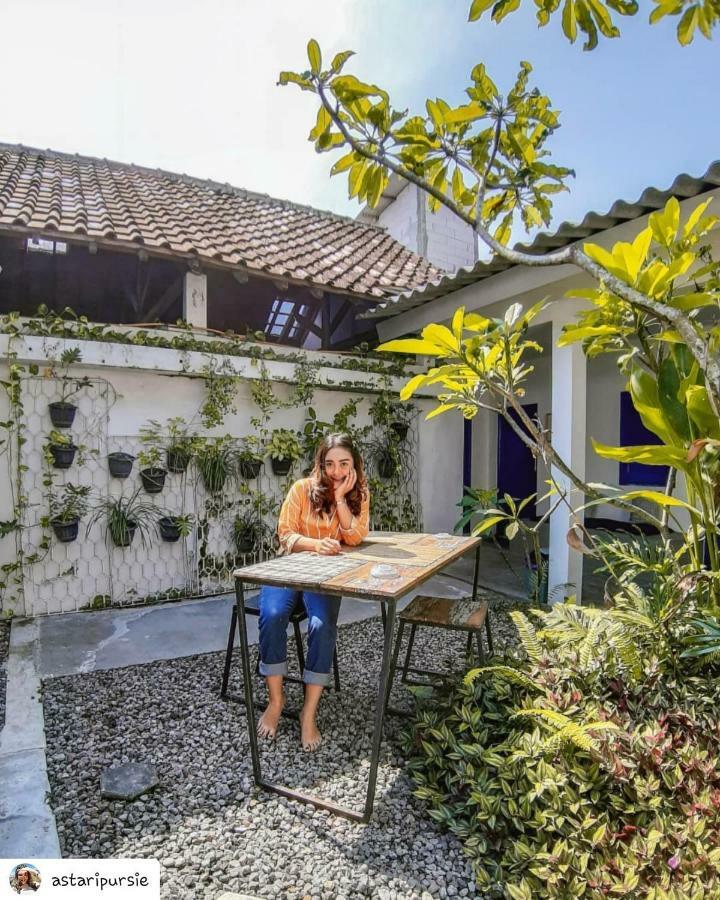 Pondok Sare Hostel Jogjakarta Buitenkant foto