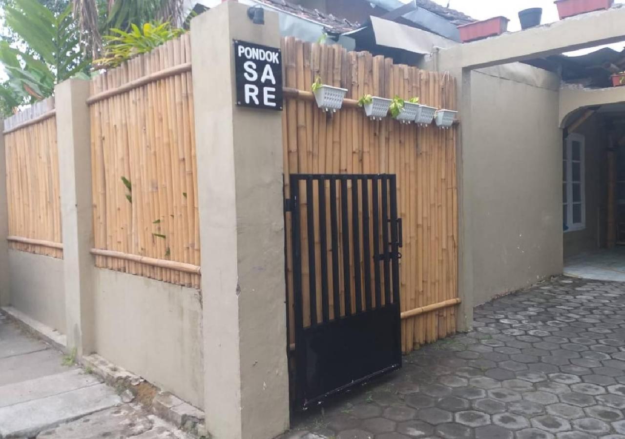 Pondok Sare Hostel Jogjakarta Buitenkant foto