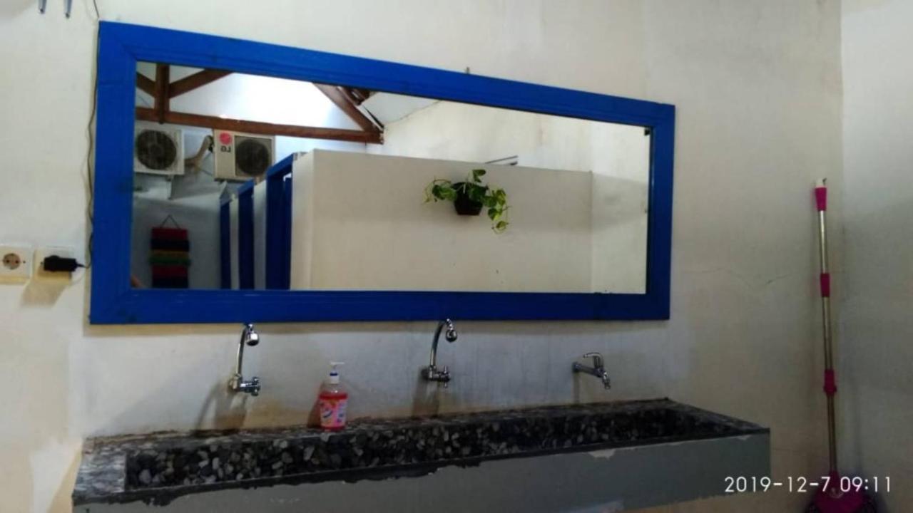 Pondok Sare Hostel Jogjakarta Buitenkant foto